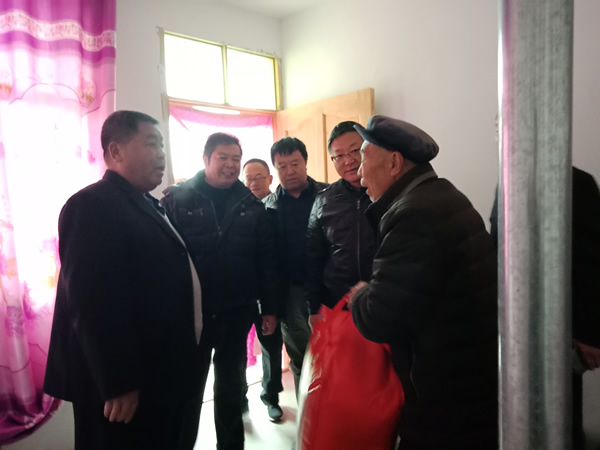 隴運(yùn)集團(tuán)公司開展“解難題、辦實(shí)事、送溫暖”主題黨日活動(dòng)