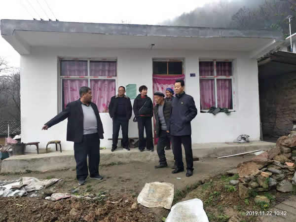 隴運(yùn)集團(tuán)公司開展“解難題、辦實(shí)事、送溫暖”主題黨日活動(dòng)